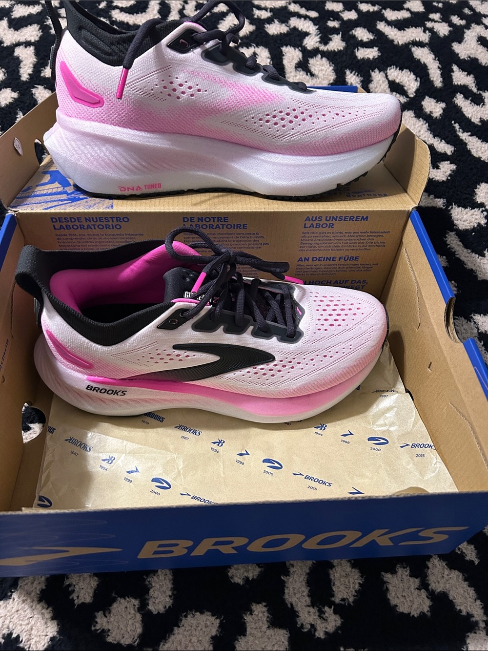 Brooks Women's Running Shoes - White, Pink & Black brand new never worn in box - Picture 4 of 5